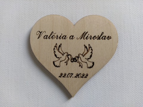 Svadobná drevená magnetka