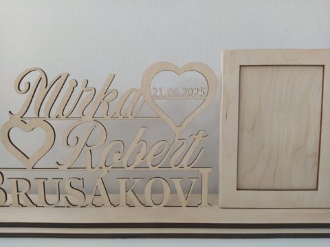 Drevený nápis s rámikom na foto