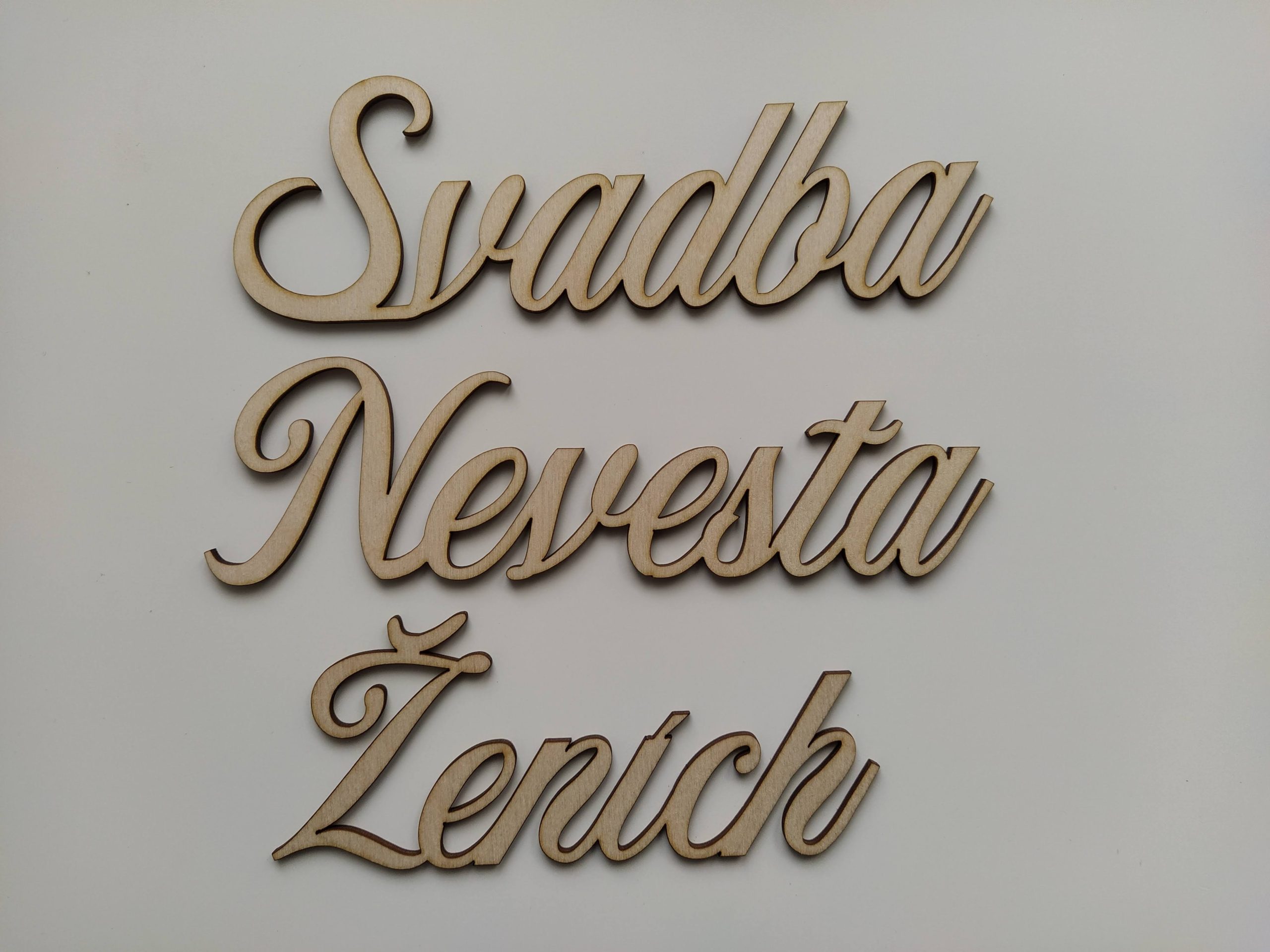 Drevené nápisy "Nevesta" , "Ženích" a "Svadba" Drevené nápisy "Nevesta" , "Ženích" a "Svadba"