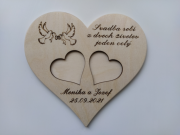 Podnos na obrúčky s menami a dátumom