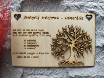 drevené tabuľky a srdiečka